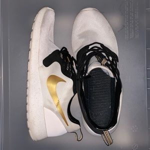 Nike Roshes Preowned Mens Shoes